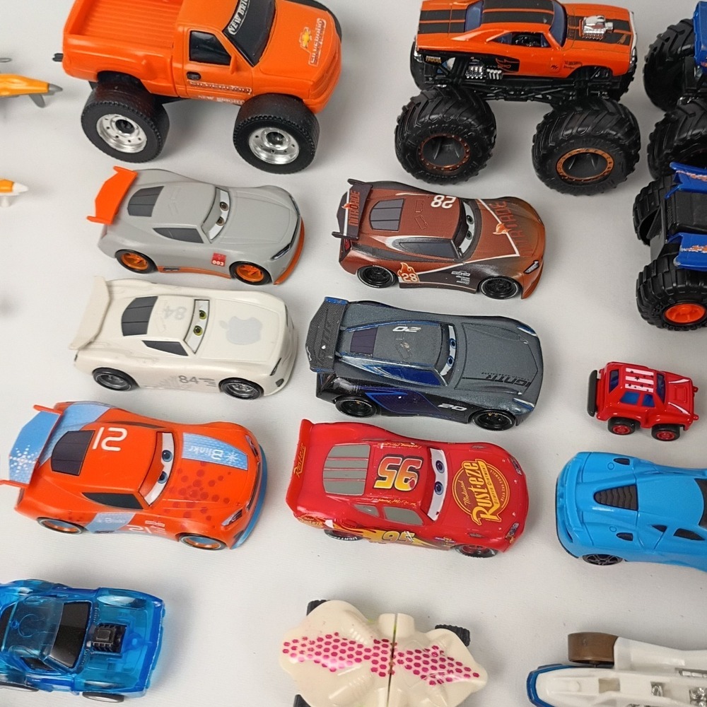 Mixed Lot of 45 Toy Cars, Trucks, Planes, Jets and Helicopters: Hotwheels, Other - Picture 6 of 8